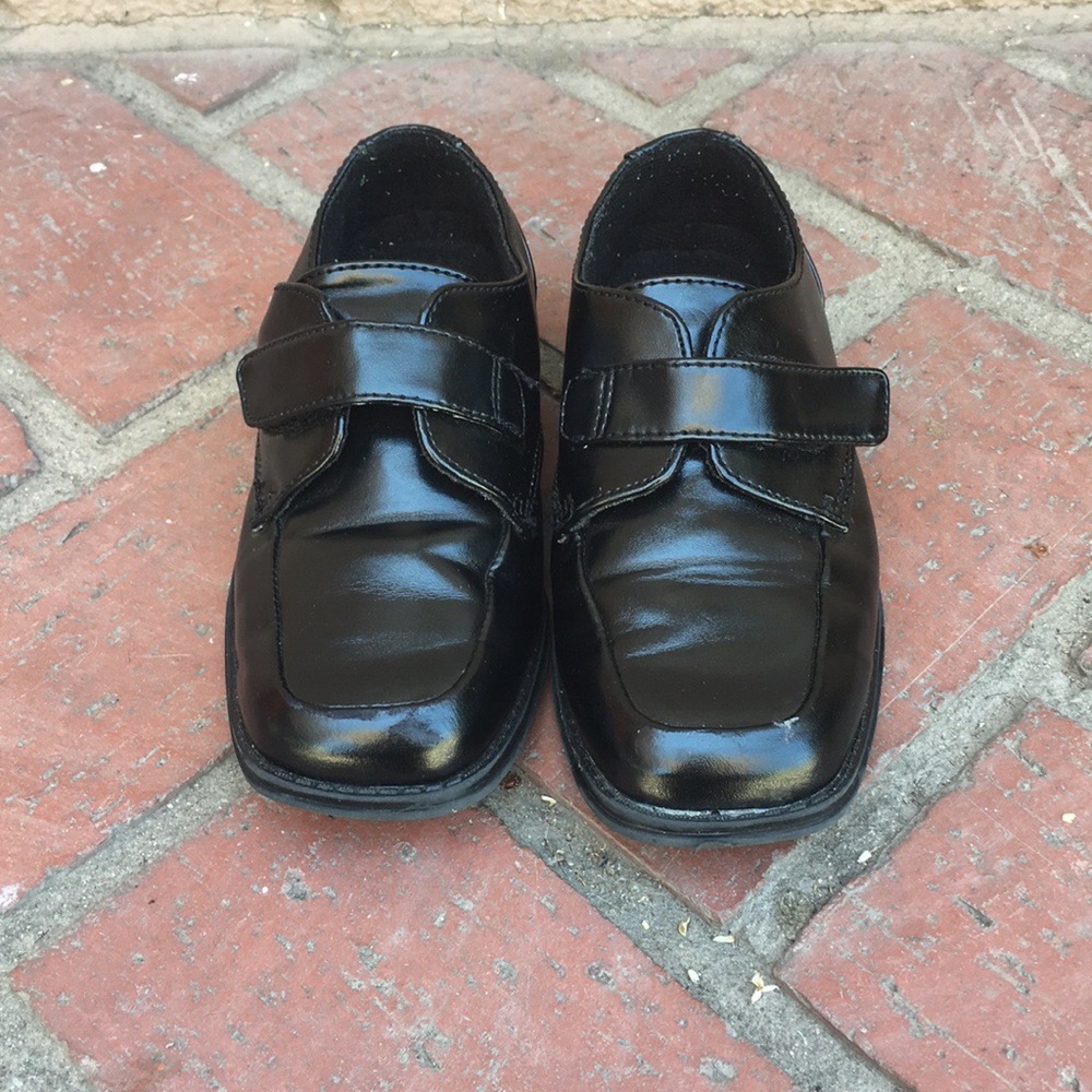 Boys Black dress shoe